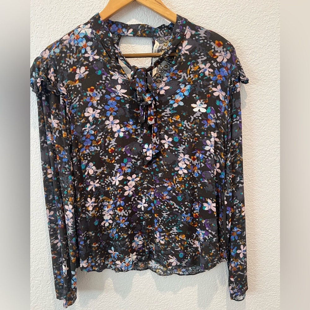 Rachel Roy, size 6, Navy floral blouse, key hole tie